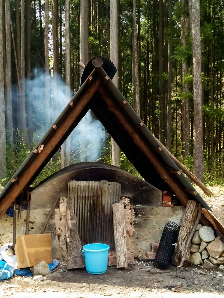 炭焼き小屋